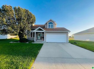 718 Winfield Cir, Sergeant Bluff, IA 51054