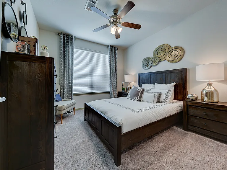 Estraya Westover Hills Apartments — Photo 27