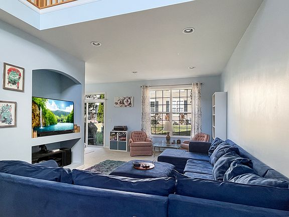 4th image of 667 S Jade Ln