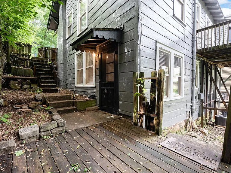 Duplex Apartment on 17th Avenue — Photo 13