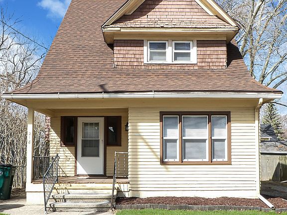3rd image of 218 Woodlawn Ave