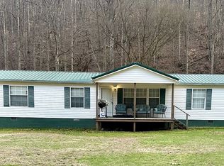 115 Spurlock Ln, Hernshaw, WV 25107