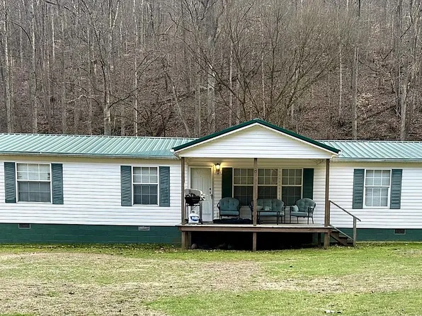 115 Spurlock Ln, Hernshaw, WV 25107