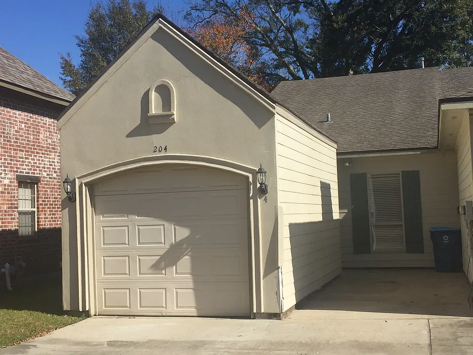 204 W Brentwood Blvd #4