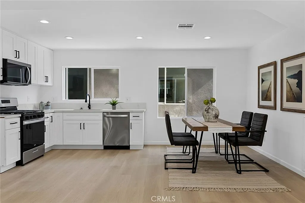 3 bed, 1050 sqft, $3,495 — Photo 1