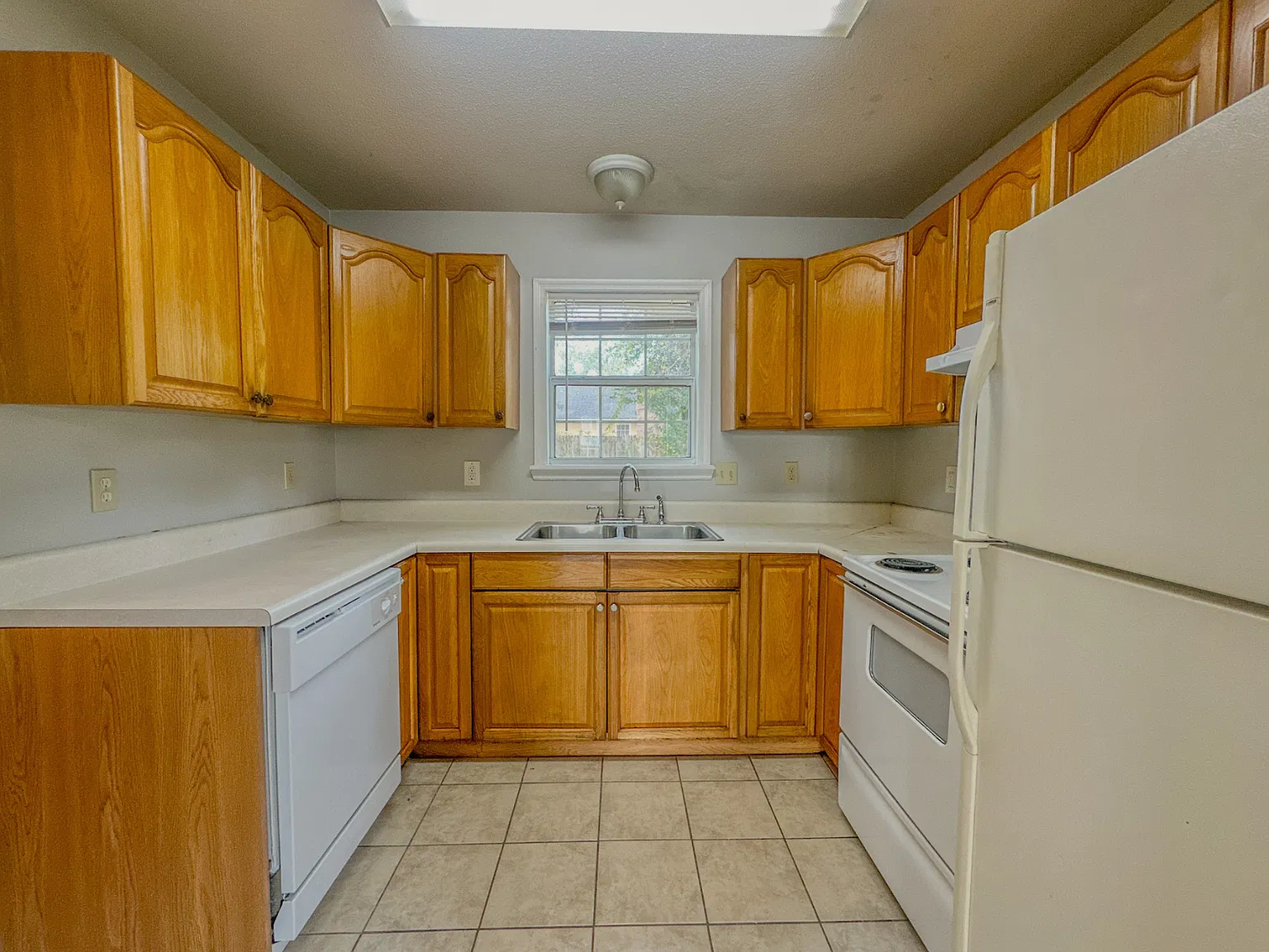 2400 Seth Pl - Apt.B — Photo 4