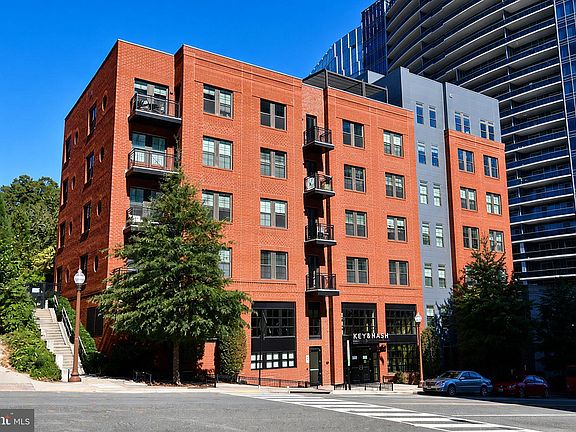 2nd image of 1411 Key Blvd Unit 406