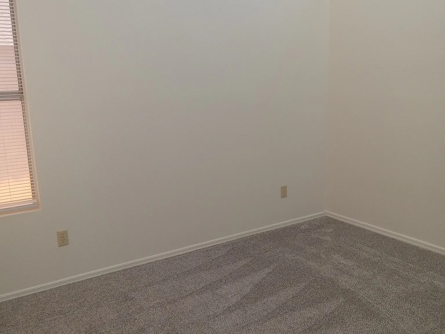 2 bed, 990 sqft, $1,300 — Photo 2