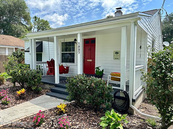 3rd image of 1527 TIBER Avenue