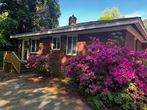 3035 Medlin Dr, Raleigh, NC 27607