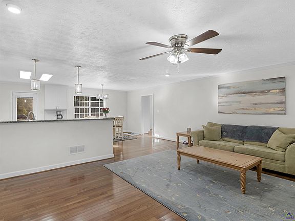 3rd image of 521 Levi Barnes Rd