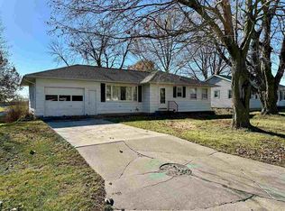 729 W Broad St, North English, IA 52316