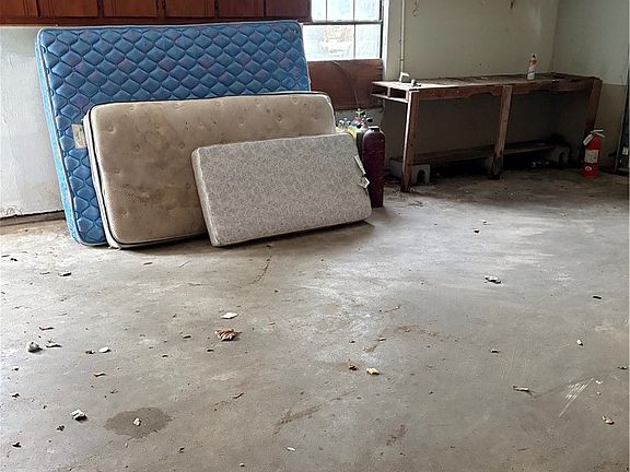 3rd image of 122 Saint Peter St