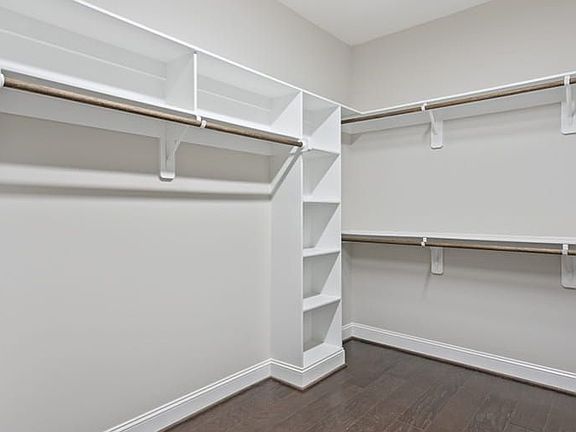 Owner s Walk-in-closet