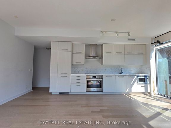 2nd image of 15 Beverley St Unit 608