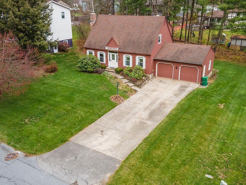 1st image of 37 Helen Dr