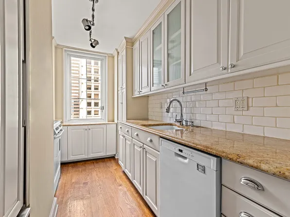 245 East 54th Street 25ST image 3 of 7
