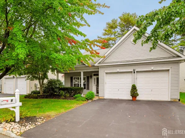8 George W Helme Dr, Helmetta, NJ 08828