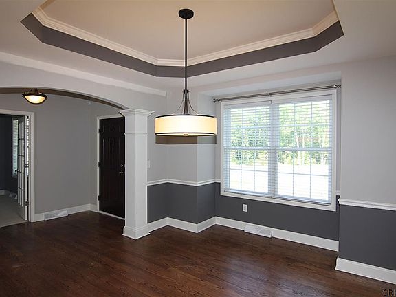 4th image of 19 Stone Crest Dr