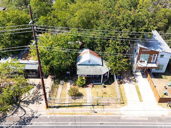 3rd image of 2907 E 5th St