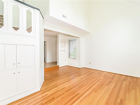 5th image of 8100 Greystone East Cir