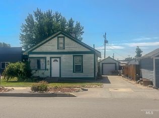 23 E 2nd Ave, Glenns Ferry, ID 83623