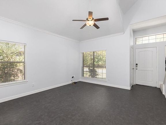 5th image of 3805 Robin Dr