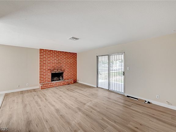 5th image of 2209 Arden St