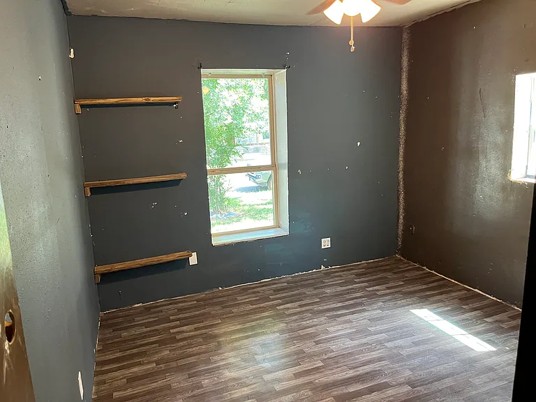 661 E Crow St — Photo 8