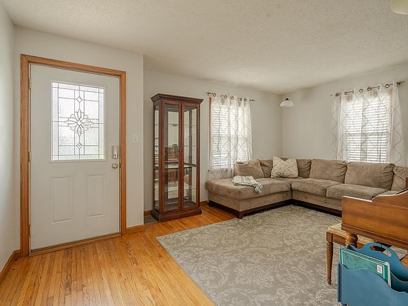 5th image of 520 E Parkland Ave