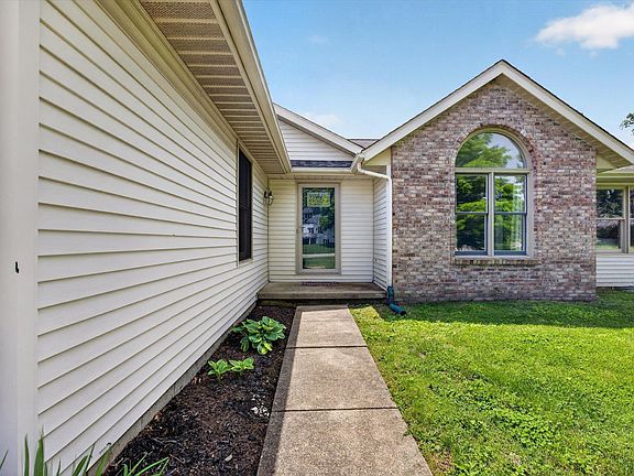 4th image of 4406 E Carrington Ct
