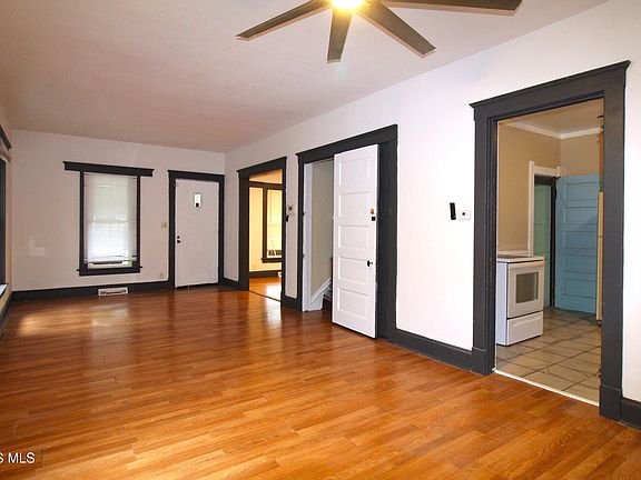 3rd image of 1139 Oakwood Ave