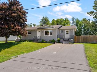 19 Vera Cres, Whitewater Region, ON K0J1C0