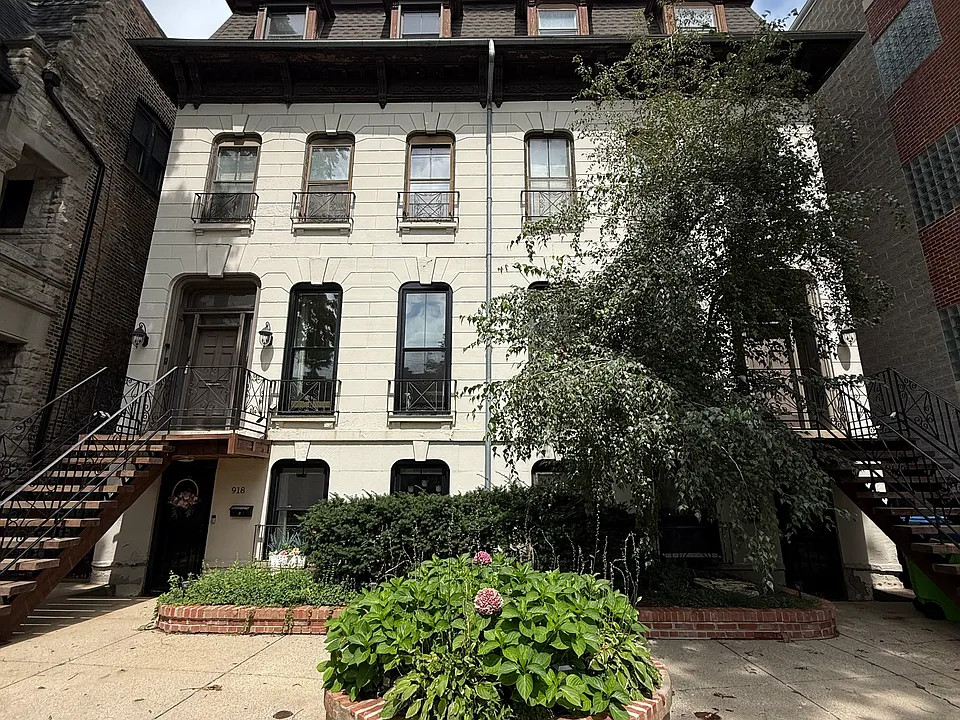 916 W Fullerton Ave #3