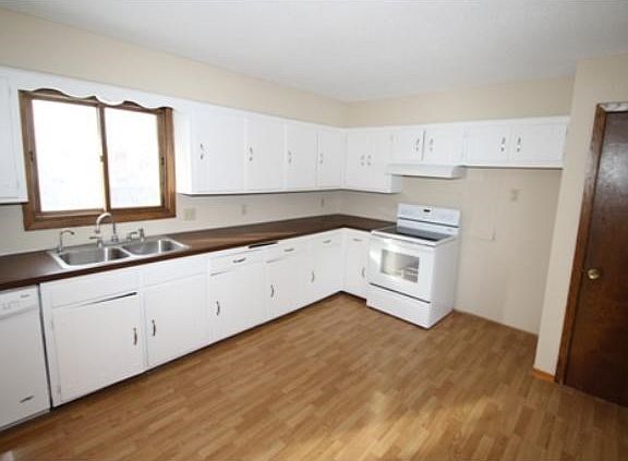 3rd image of 8816 Austin St NE