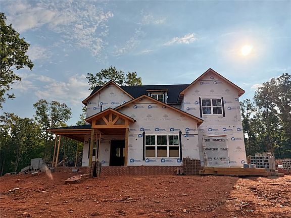 2nd image of 261 W Chapman Rd