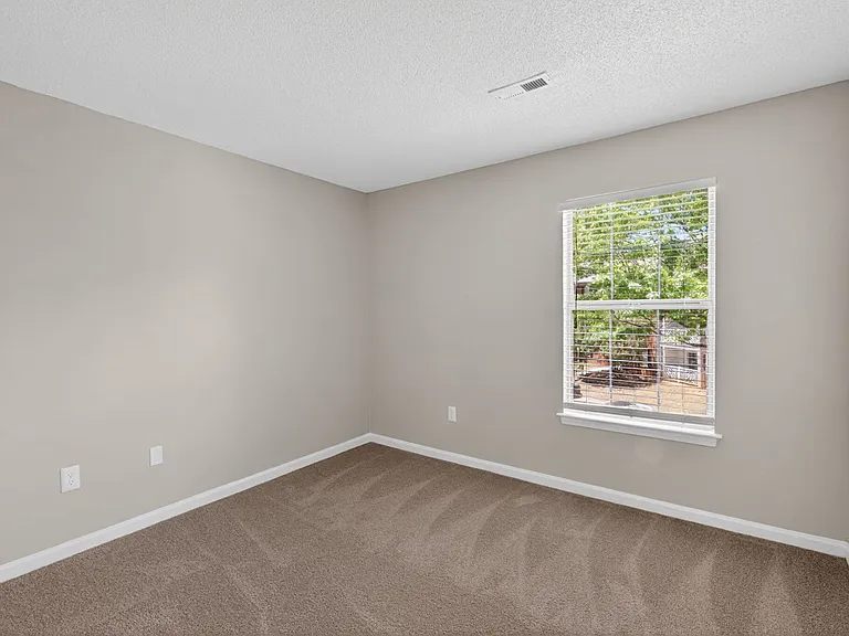 Sharon Oaks Apartments — Photo 23