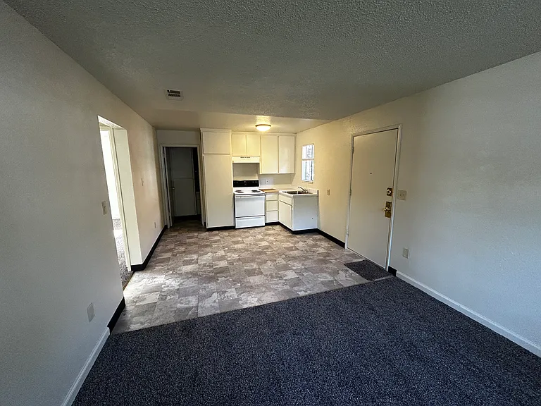 1317 Carver Rd #4 — Photo 1
