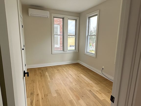 4th image of 100 Deer Park Ave APT 2
