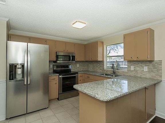 4th image of 2158 Luana Dr E