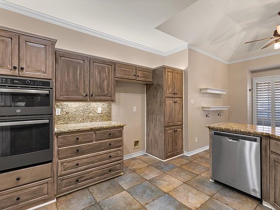 5th image of 1121 Heather Ln