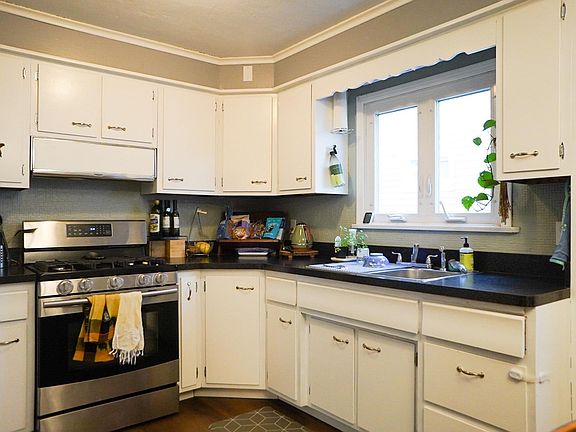 3rd image of 771 Amherst St APT 1