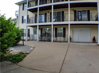 335 E Hansen Ct, Independence, MO 64055