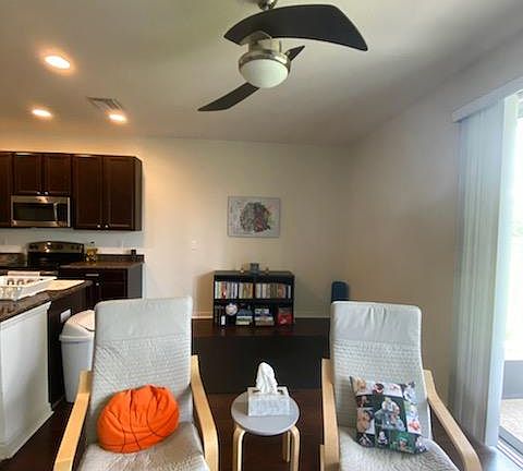 4th image of 6828 Holly Heath Dr
