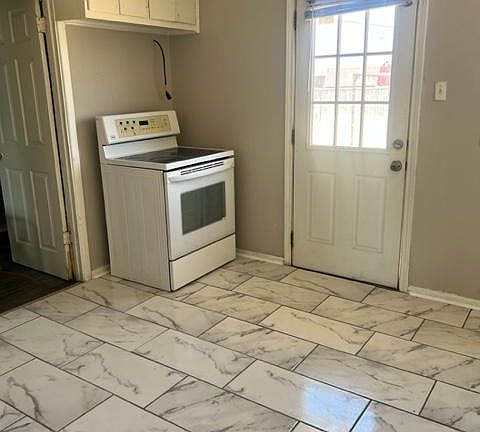 5th image of 3310 Roosevelt Dr