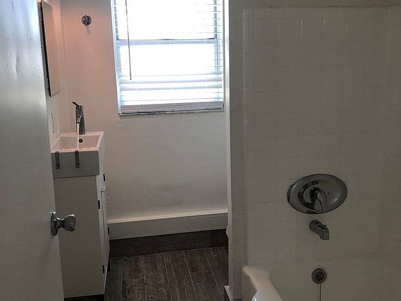 5th image of 920 2nd St N APT 7