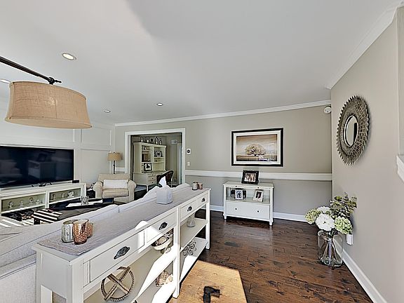 3rd image of 610 Haifa Ct