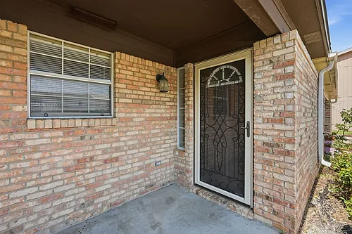 1807 Whispering Oaks Ln Photo 1