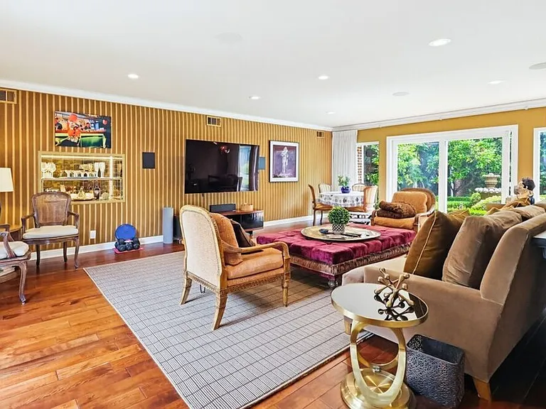 516 S Rimpau Blvd — Photo 40