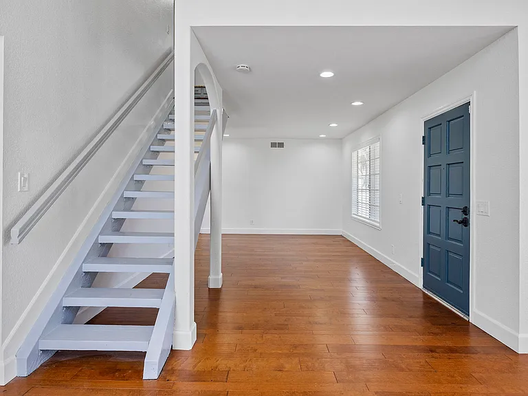 42109 Roanoake St — Photo 3